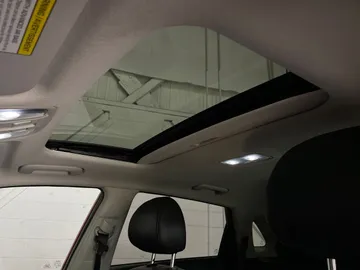 2022 Kia Niro Plug-In Hybrid - image 6