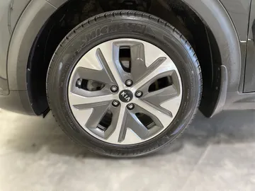 2020 Kia Niro EV - image 7