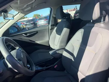 2023 Kia Niro EV - image 8