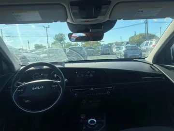 2023 Kia Niro EV - image 9