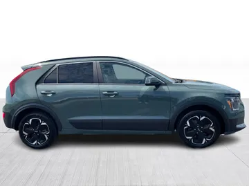 2023 Kia Niro EV - image 2