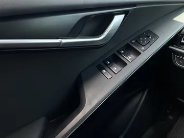 2023 Kia Niro EV - image 24
