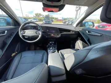 2023 Kia Niro - image 7