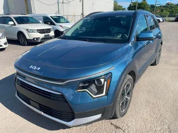 2023 Kia Niro - image 3