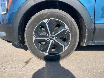 2023 Kia Niro - image 8