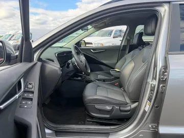 2023 Kia Niro - image 8