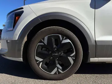 2023 Kia Niro EV - image 7