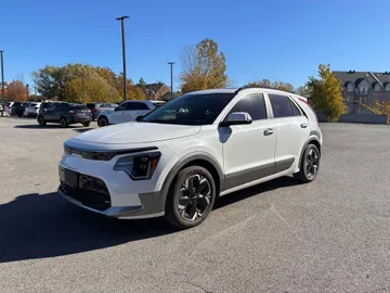 2023 Kia Niro EV - image 3