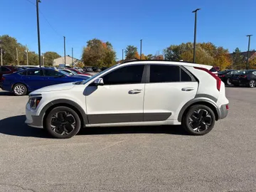 2023 Kia Niro EV - image 6