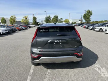 2023 Kia Niro - image 6