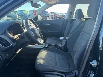 2023 Kia Seltos - image 7