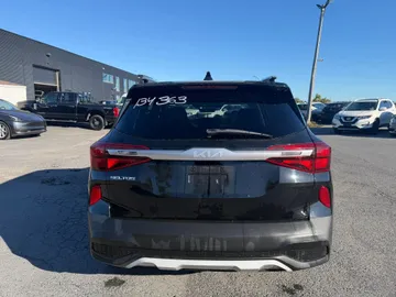 2023 Kia Seltos - image 6