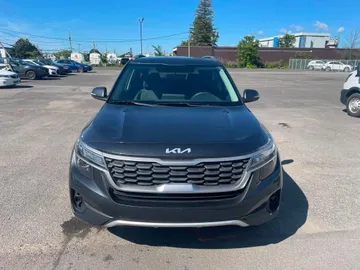 2023 Kia Seltos - image 2