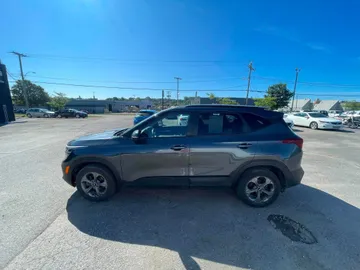 2023 Kia Seltos - image 6