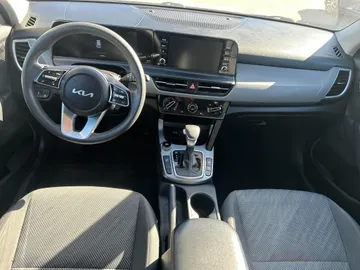 2024 Kia Seltos - image 9