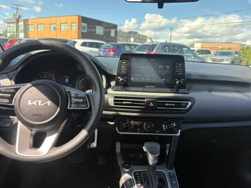 2023 Kia Seltos - image 11