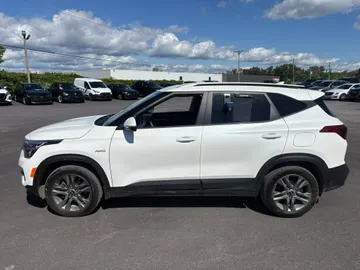 2023 Kia Seltos - image 4