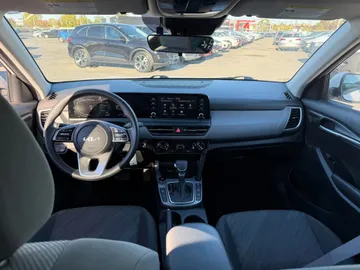 2024 Kia Seltos - image 9