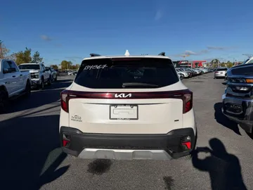 2024 Kia Seltos - image 6