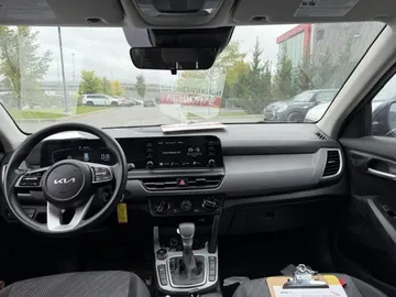 2025 Kia Seltos - image 9