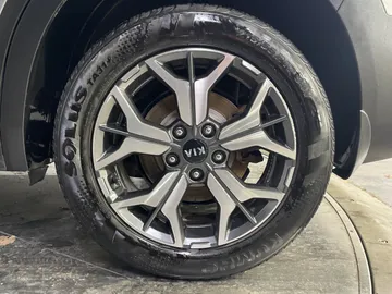 2021 Kia Seltos - image 7