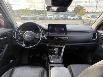 2022 Kia Seltos - image 7