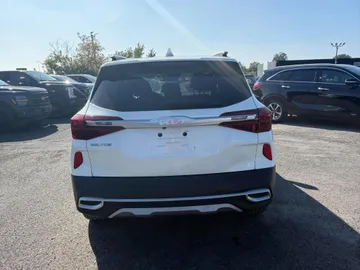 2023 Kia Seltos - image 6