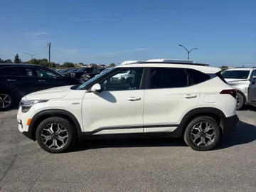2023 Kia Seltos - image 4