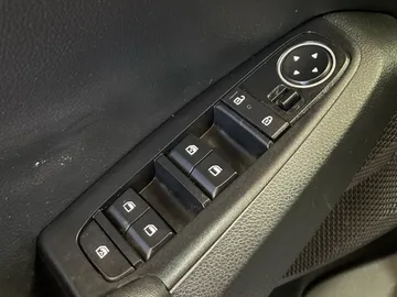 2024 Kia Seltos - image 25