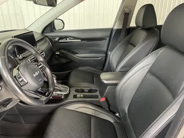 2022 Kia Seltos - image 3