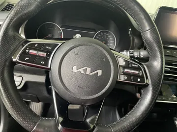 2022 Kia Seltos - image 18