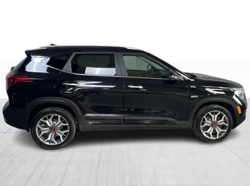 2022 Kia Seltos - image 2