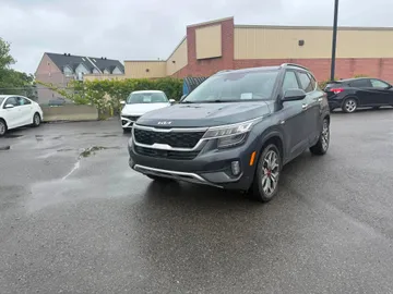 2023 Kia Seltos - image 3