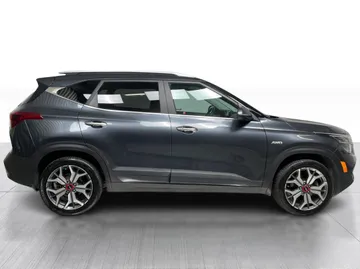 2023 Kia Seltos - image 2