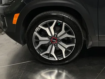 2023 Kia Seltos - image 7