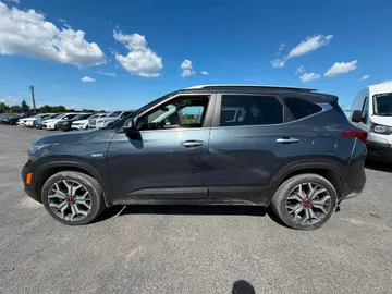 2023 Kia Seltos - image 4