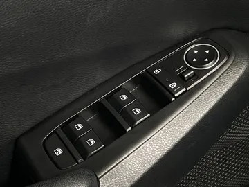 2023 Kia Seltos - image 22