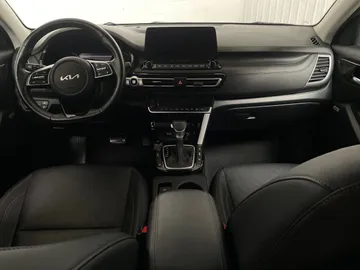2023 Kia Seltos - image 4