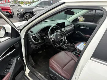 2022 Kia Seltos - image 8