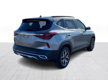 2023 Kia Seltos - image 15