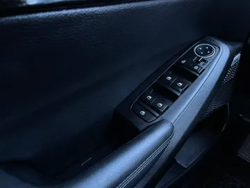 2023 Kia Seltos - image 25