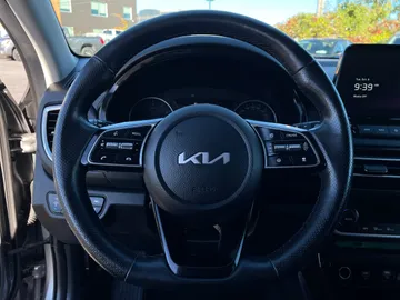 2023 Kia Seltos - image 18