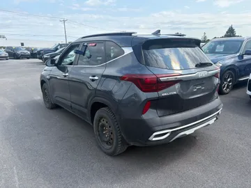 2022 Kia Seltos - image 7