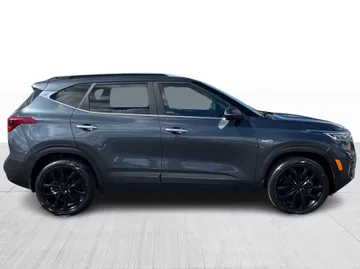 2022 Kia Seltos - image 2
