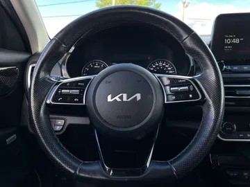 2022 Kia Seltos - image 18