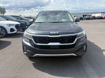 2022 Kia Seltos - image 2