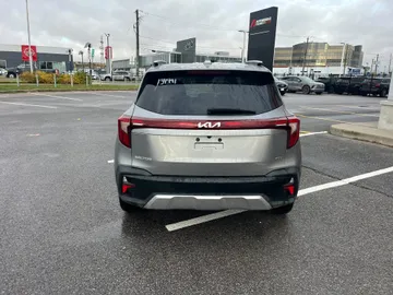 2024 Kia Seltos - image 6