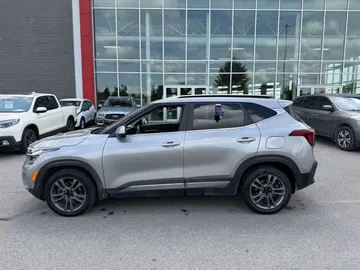 2024 Kia Seltos - image 6