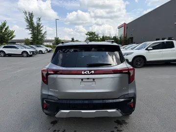 2024 Kia Seltos - image 4