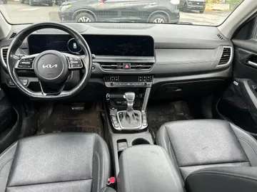 2024 Kia Seltos - image 9
